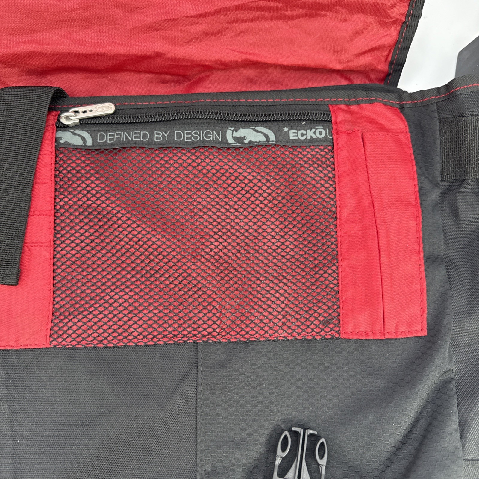 ECKO UNLTD Y2K RHINO Messenger Crossbody Computer Bag Black Red Nylon 12″x 20″