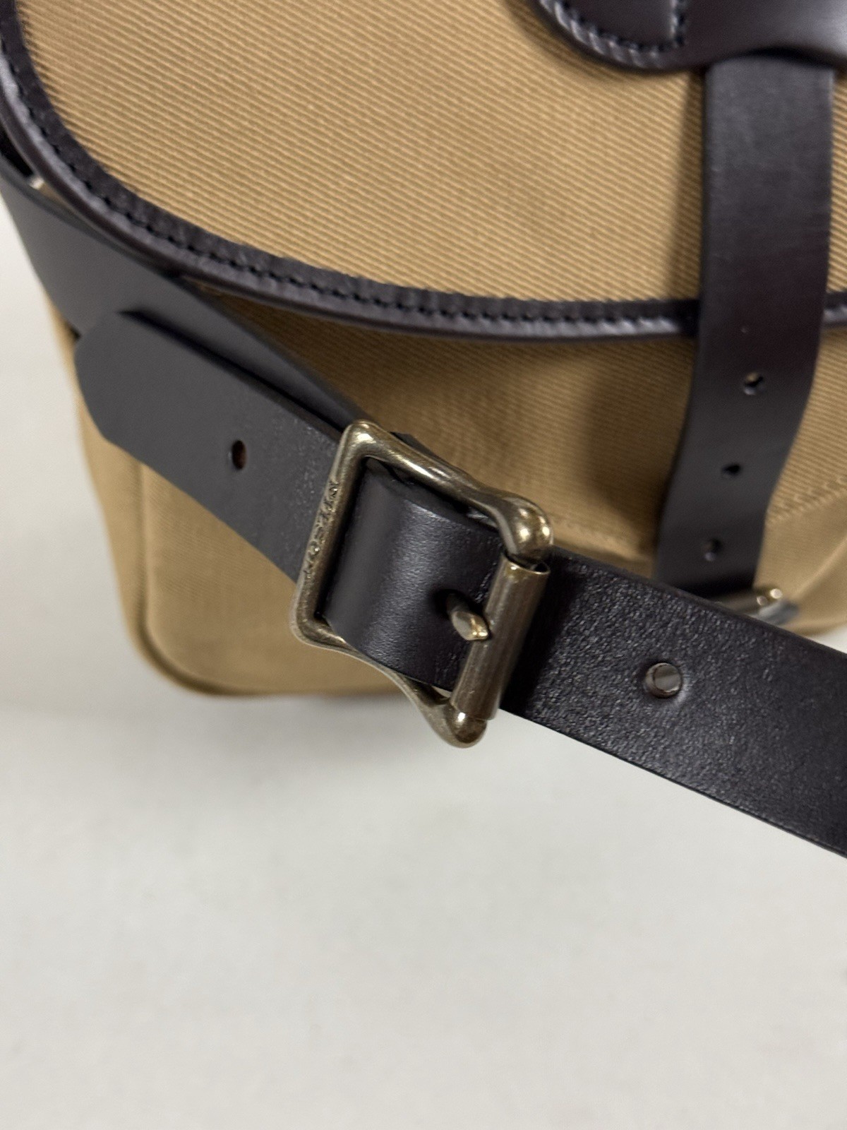 FILSON SMALL RUGGED TWILL FIELD BAG TAN NWT
