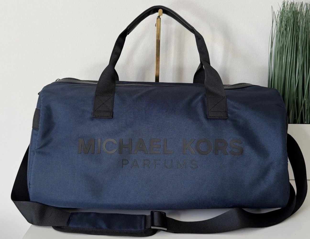 Michael Kors Parfums Duffle Dark Blue Travel Overnight Shoulder Gym Weekend Bag