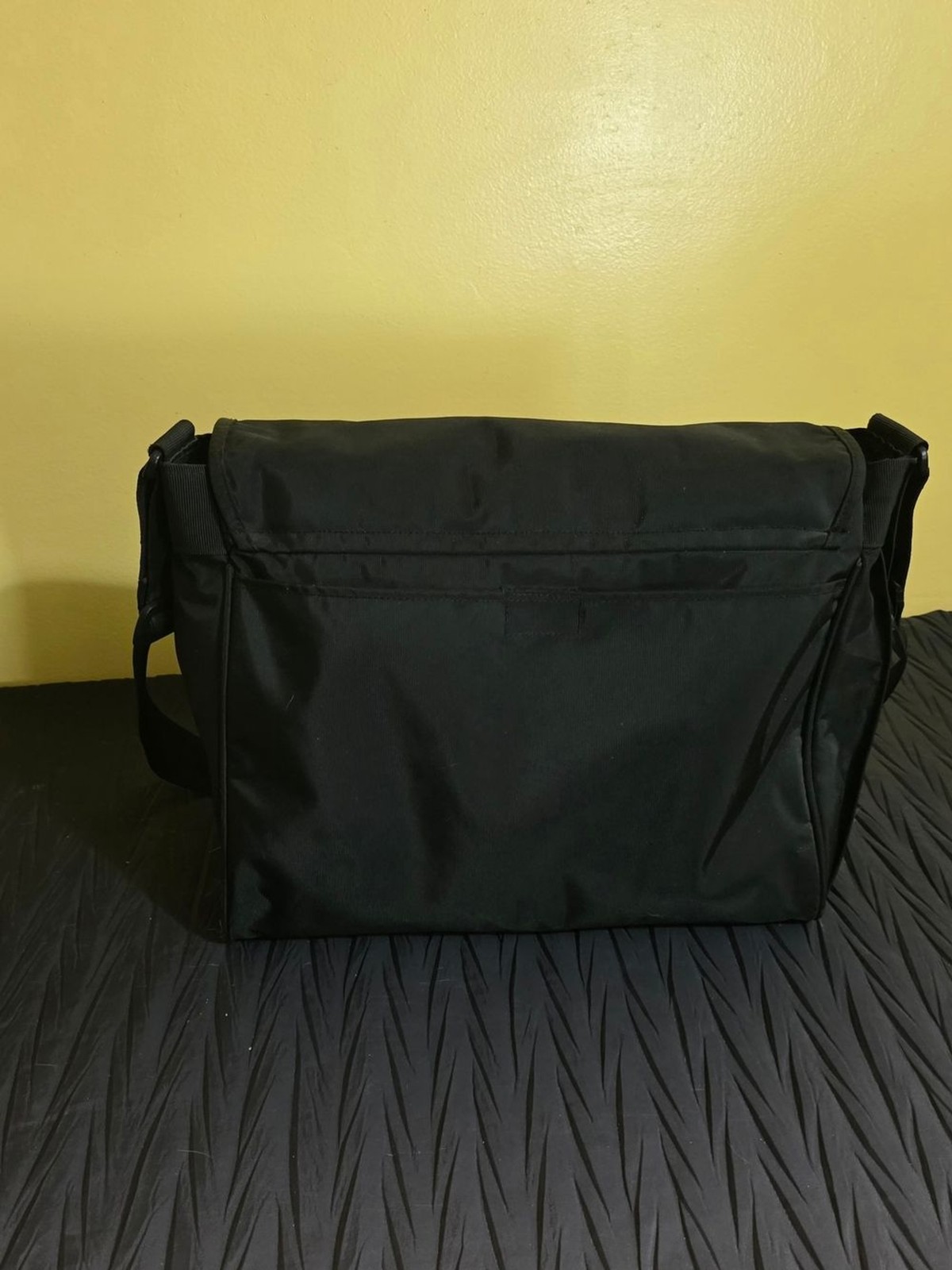 Jeep Black Men’s Messenger Bag – Durable Everyday Carry