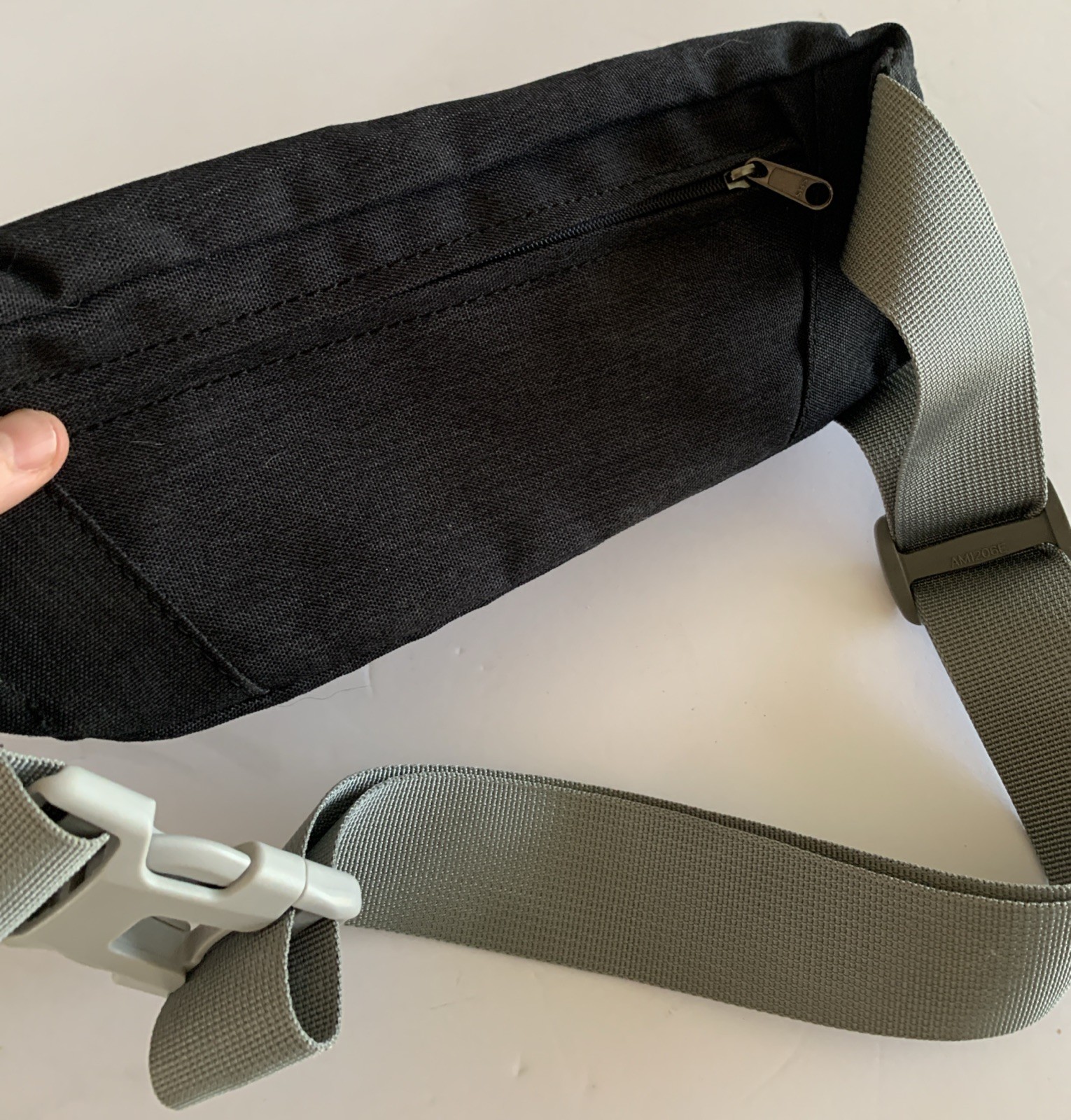 WATERFLY Fanny Pack Chest Bag Lightweight Adjustable Belt Zip Pockets Black