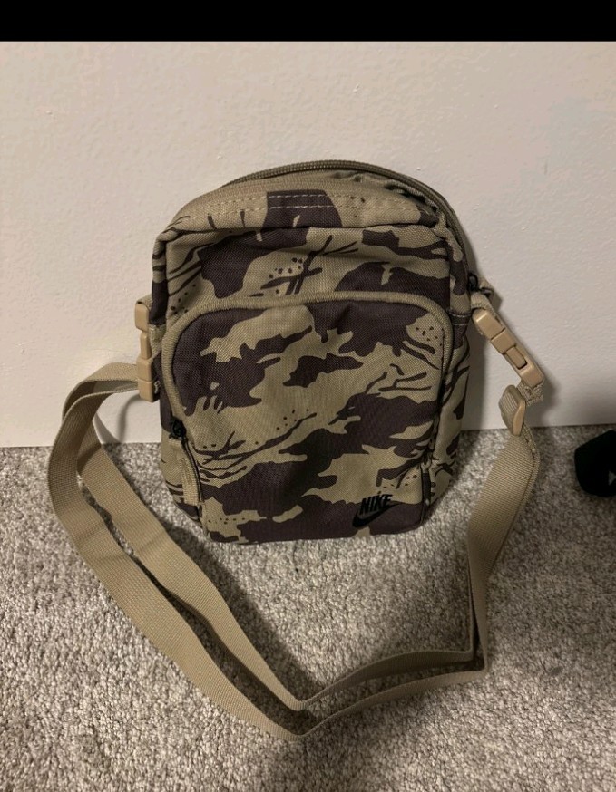 Nike camo small sports bag ~ shoulder bag Nike 🔥 Hot Seller ~ camouflage