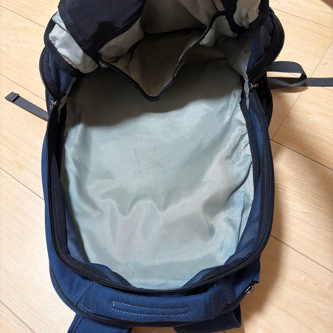 Patagonia Navy Backpack 32L Mesh Panel Travel Daypack Excellent Condition