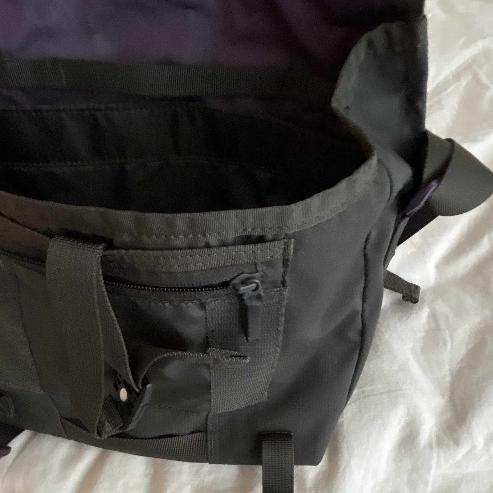 Timbuk2 Messenger Bag Black w/ Purple Lining, Adjustable Strap, Buckle Zip