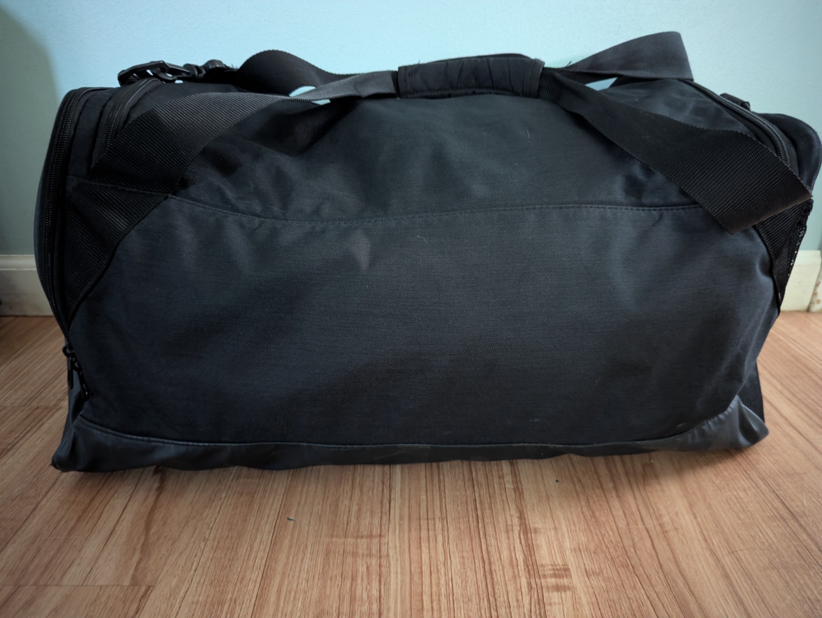Nike Brasilia Big Swoosh Logo Handled Carry On Duffel Bag Gym Black