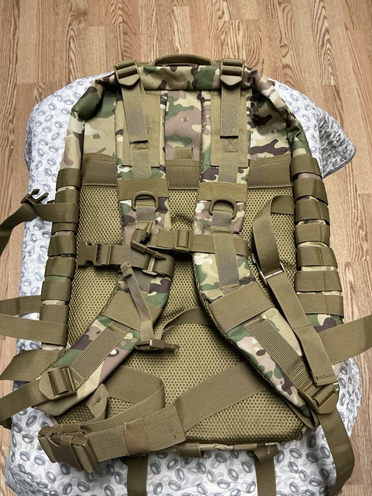 New Unbranded Large 14×19 Camo Backpack, Multiple Pockets