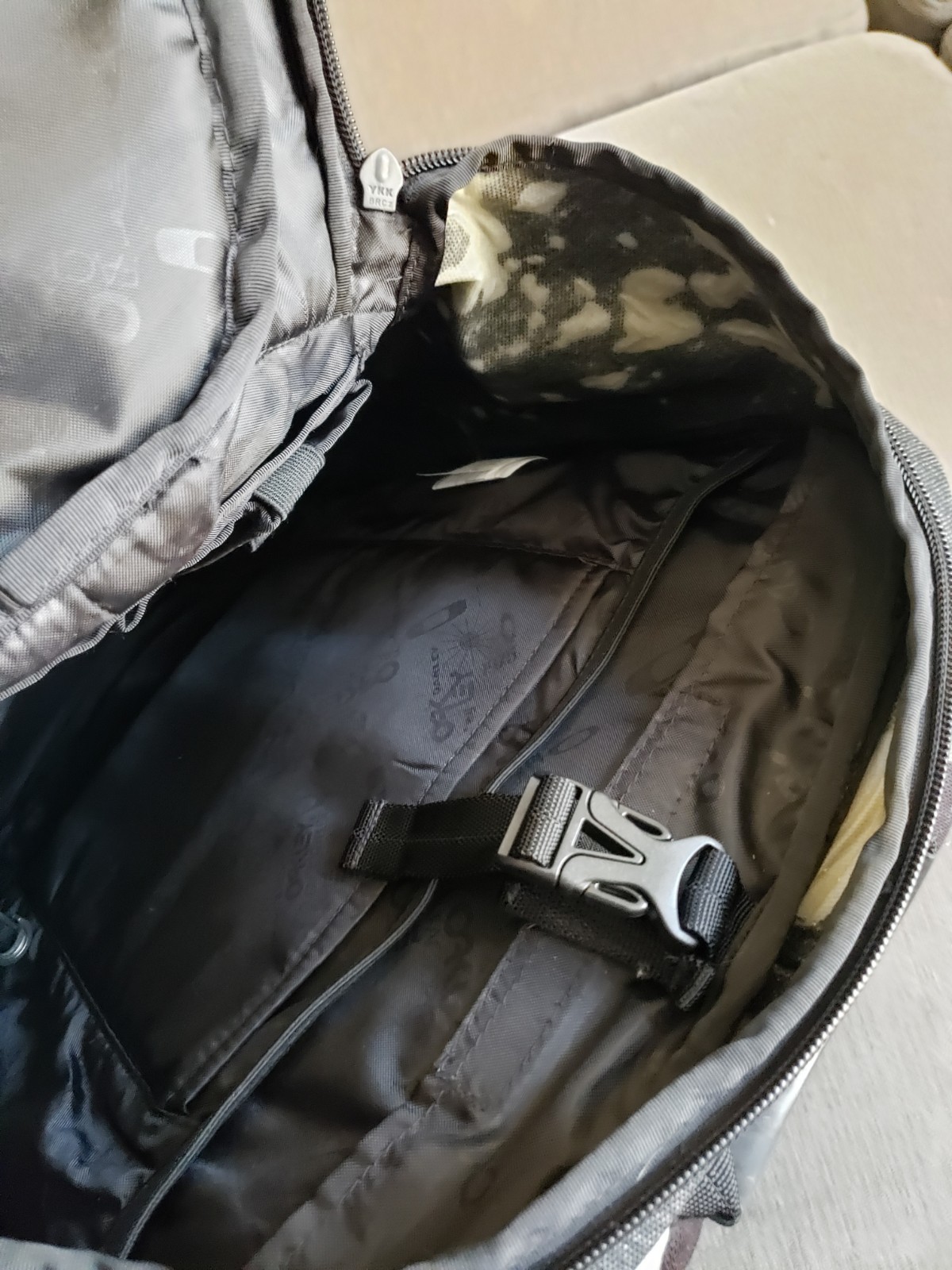Oakley Voyage 25 Gray Black Backpack Waterproof Material – READ DESCRIPTION..