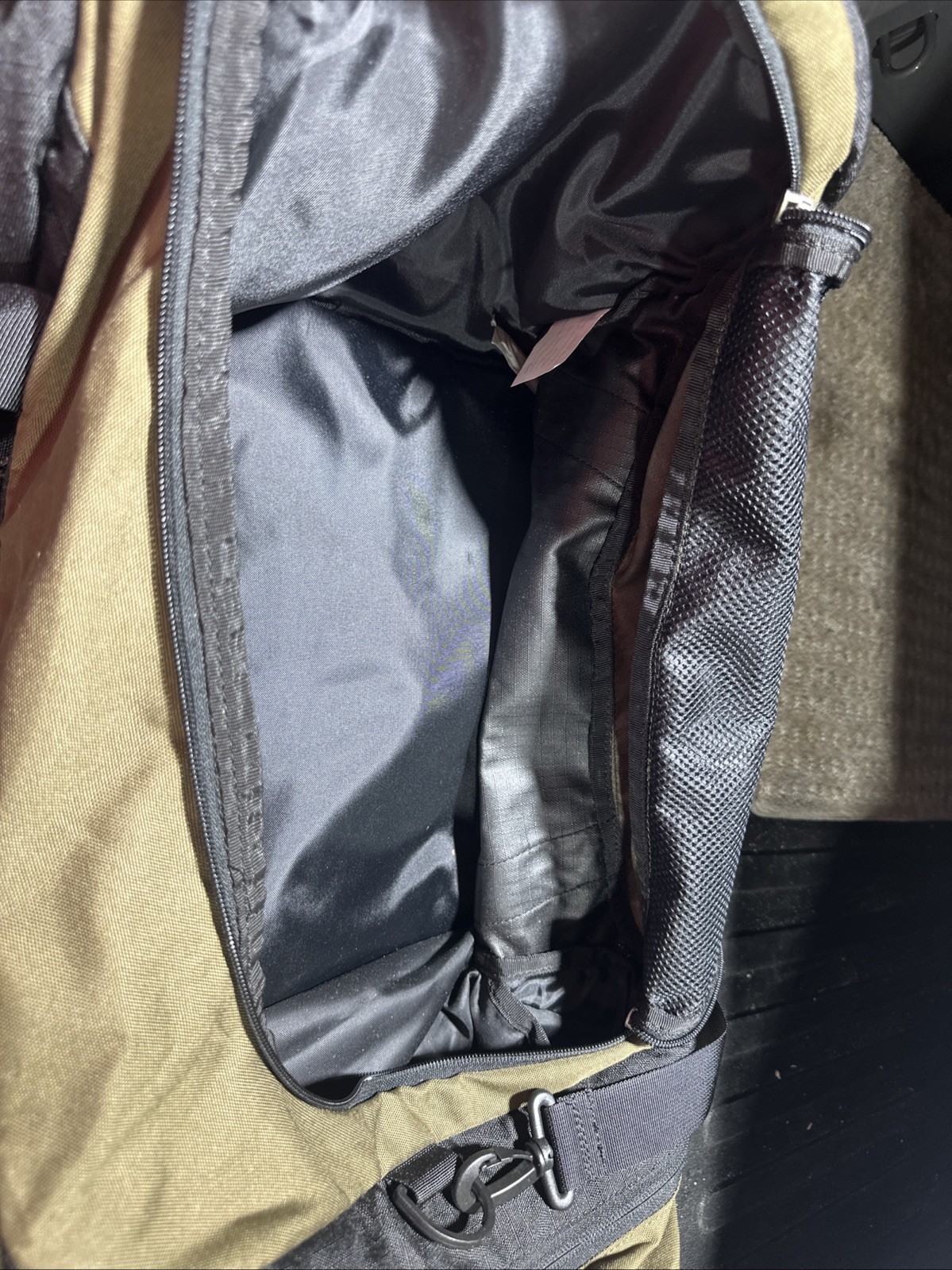 Duluth Trading Company nylon Duffel Bag NWOT!!!