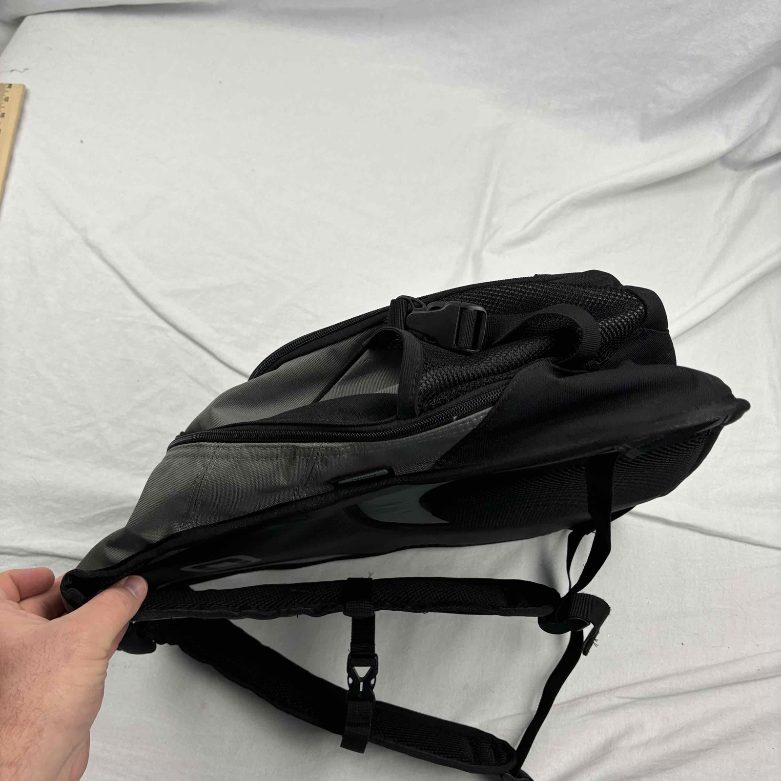 Ogio 8 TRE Backpack Black Audio Laptop Sleeve Organizer Panel Very Good xSpin