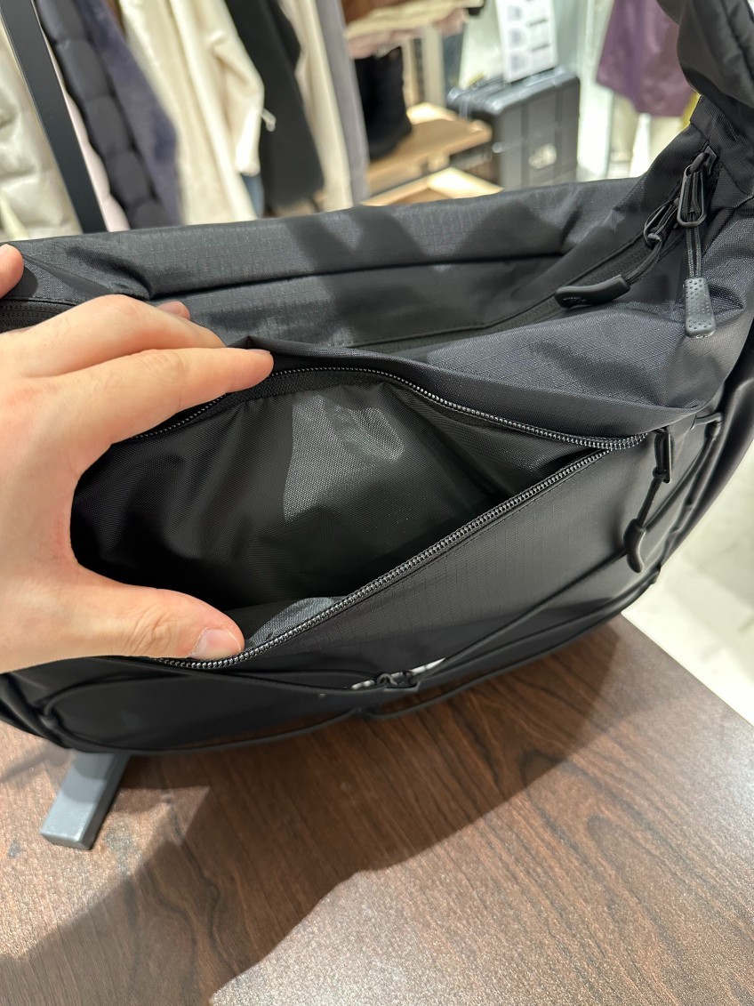 The North Face Borelais Soft Messenger Bag Casual Sports Lifestyle Bag NN2PR57A