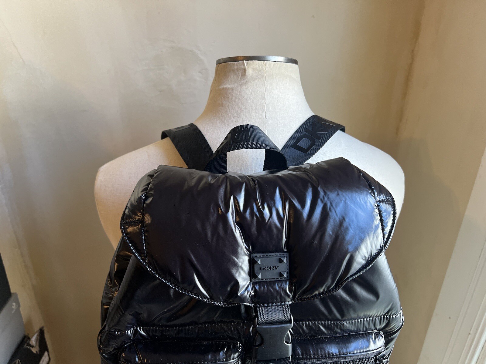 DKNY DONNA KARAN COOL BLACK AVIA PUFFER SIGNAGTURE BACKPACK 1 SZ