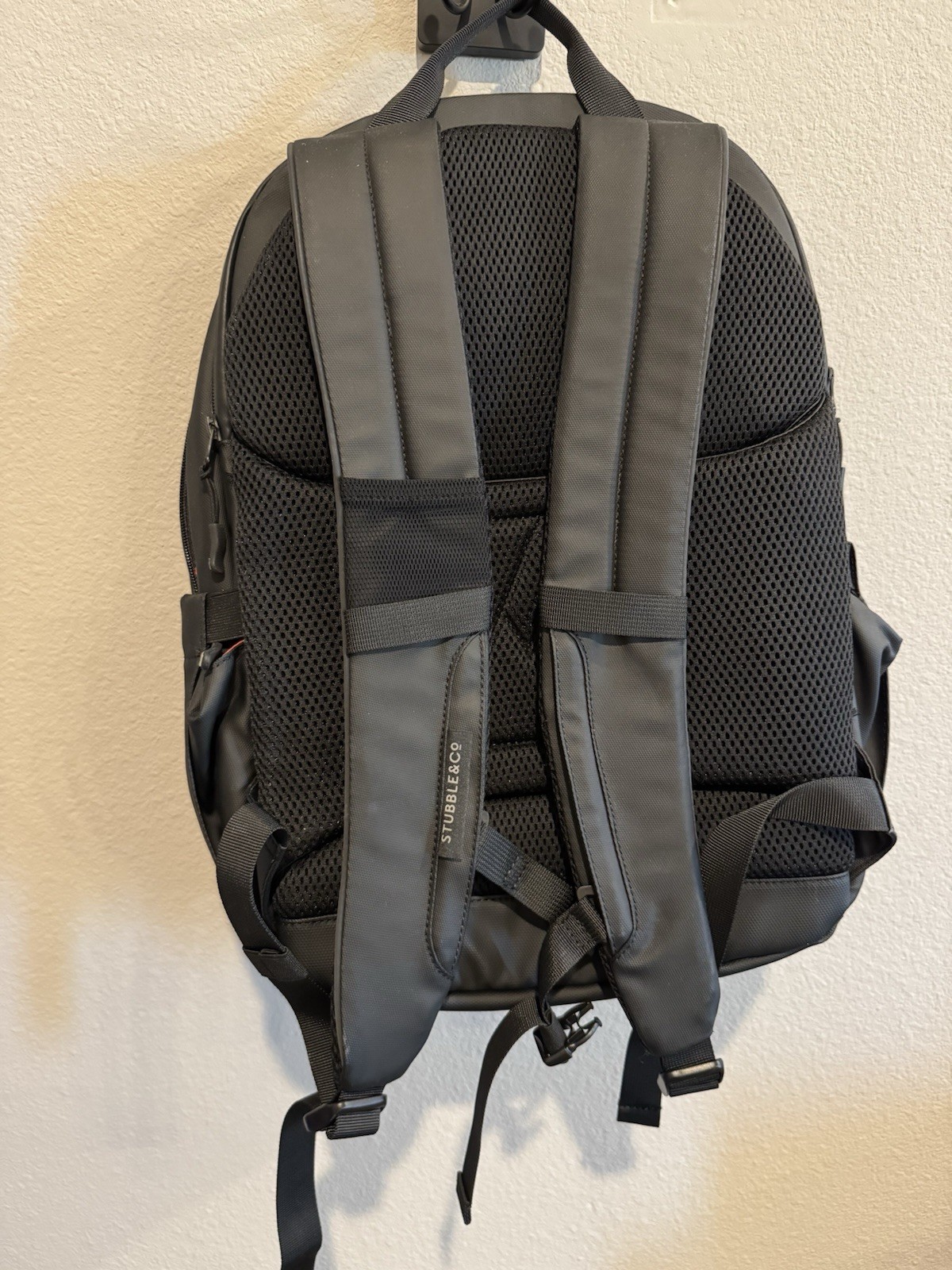Stubble & Co Everyday Backpack 20L – Black