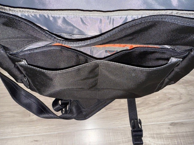 Tumi T-Tech Essential Gear Crossbody/Shoulder Laptop Messenger Bag