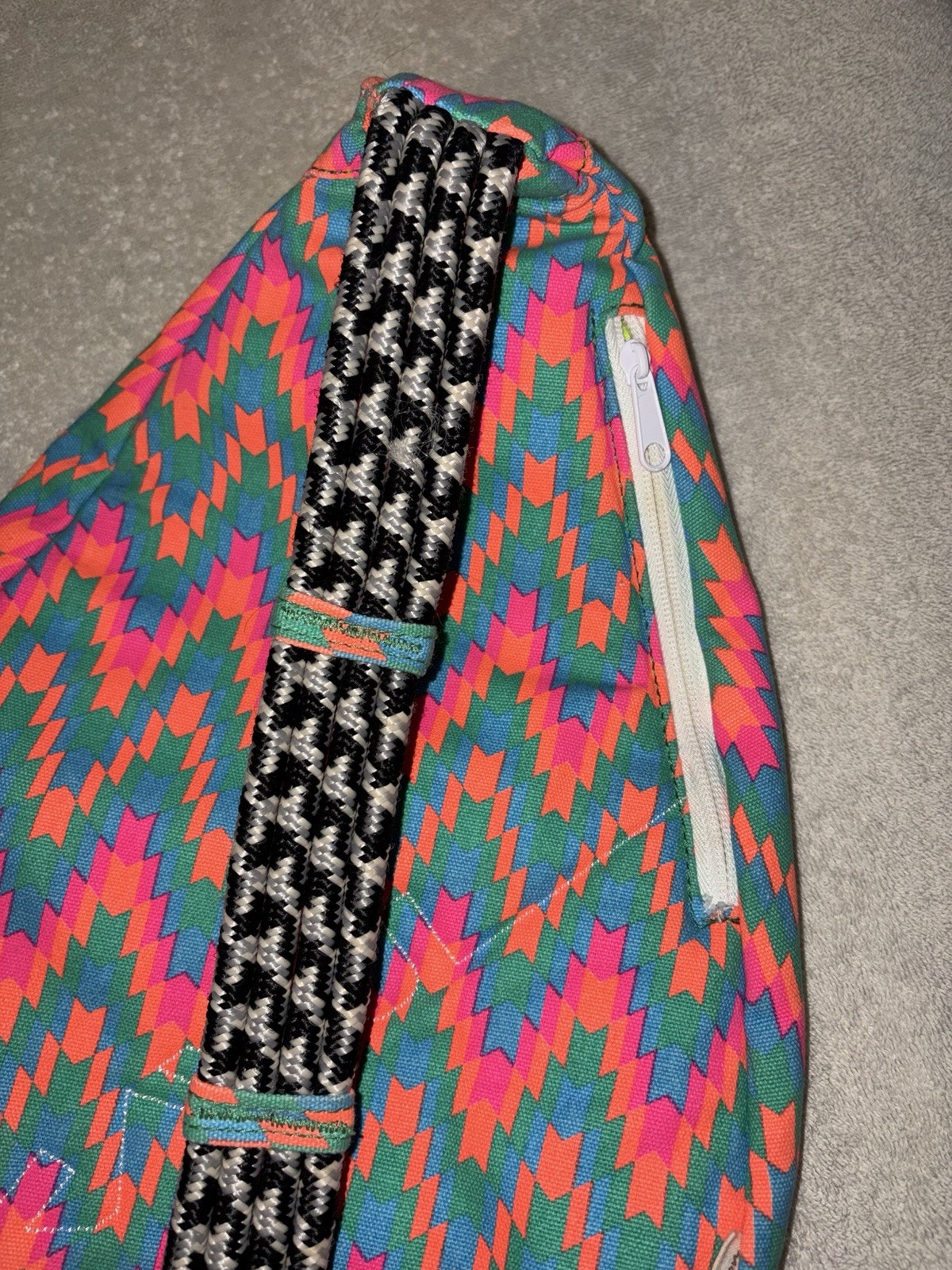 KAVU Rope Sling Multicolor Geometric Crossbody Bag Adj Strap Zip Pockets Cup