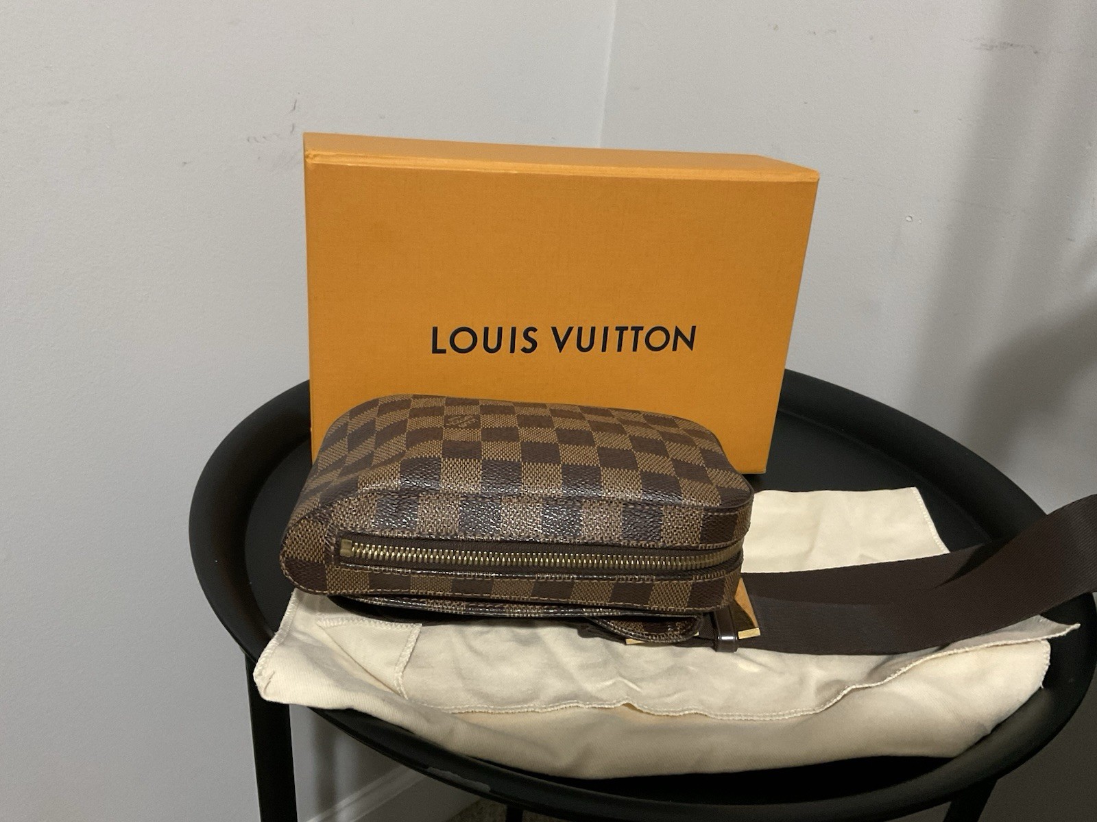 Louis Vuitton Damier Checkered Brown Crossbody Bag Zip Closure Adjustable Strap