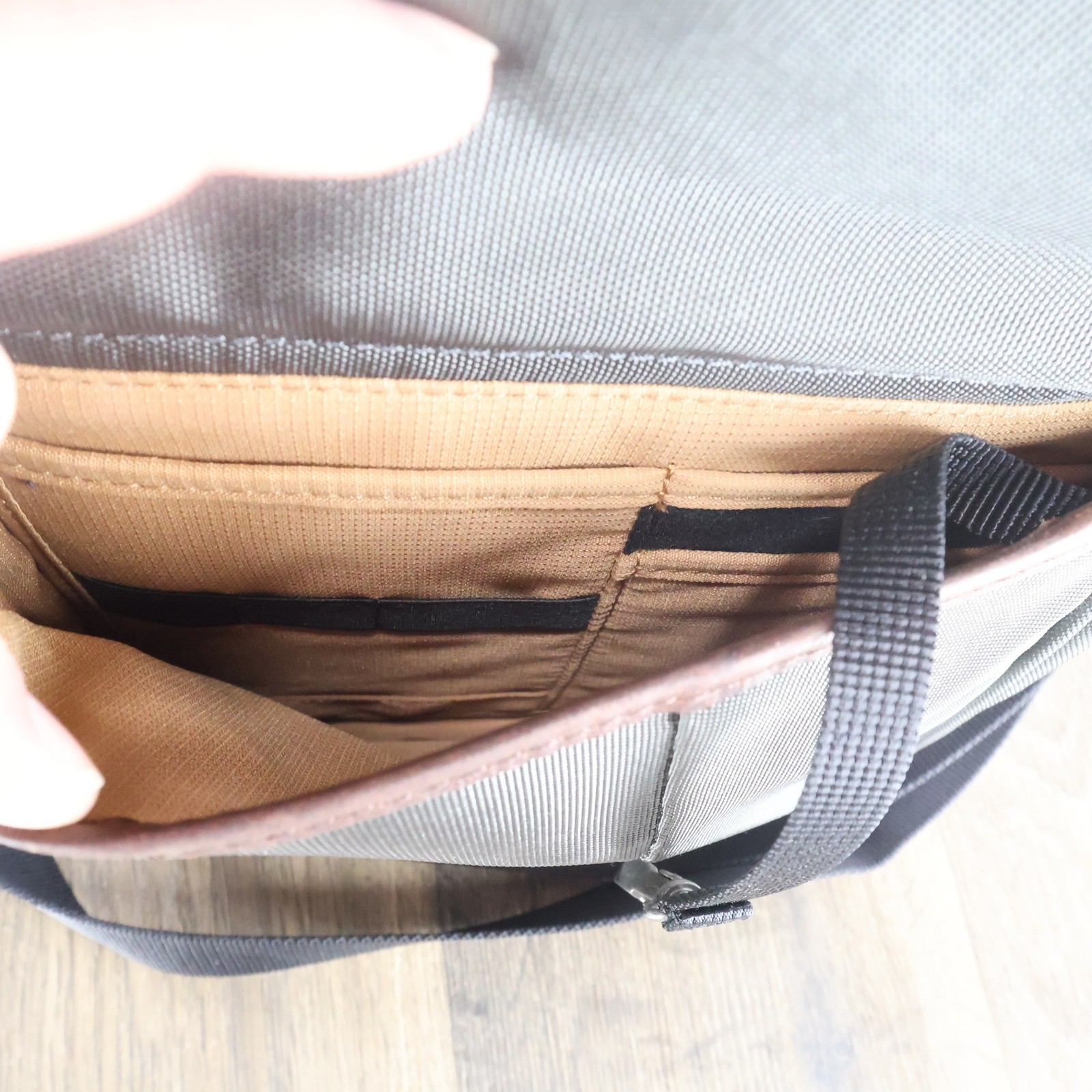 Duluth Trading Co Gray Ballistic Nylon Crossbody Messenger Bag Leather Trim