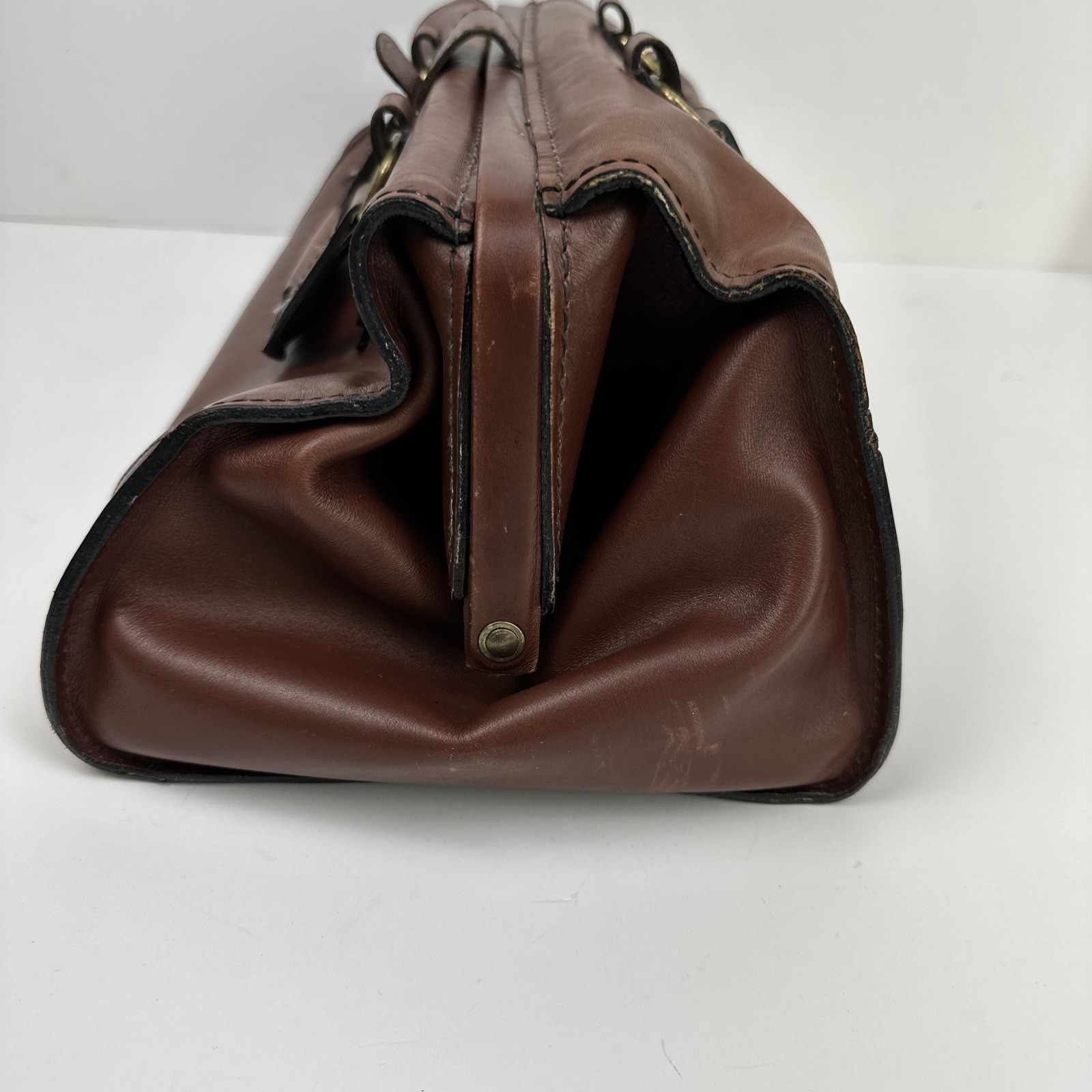 Vintage Schlesinger Cowhide Leather Physician Doctor Toiletry Bag ￼