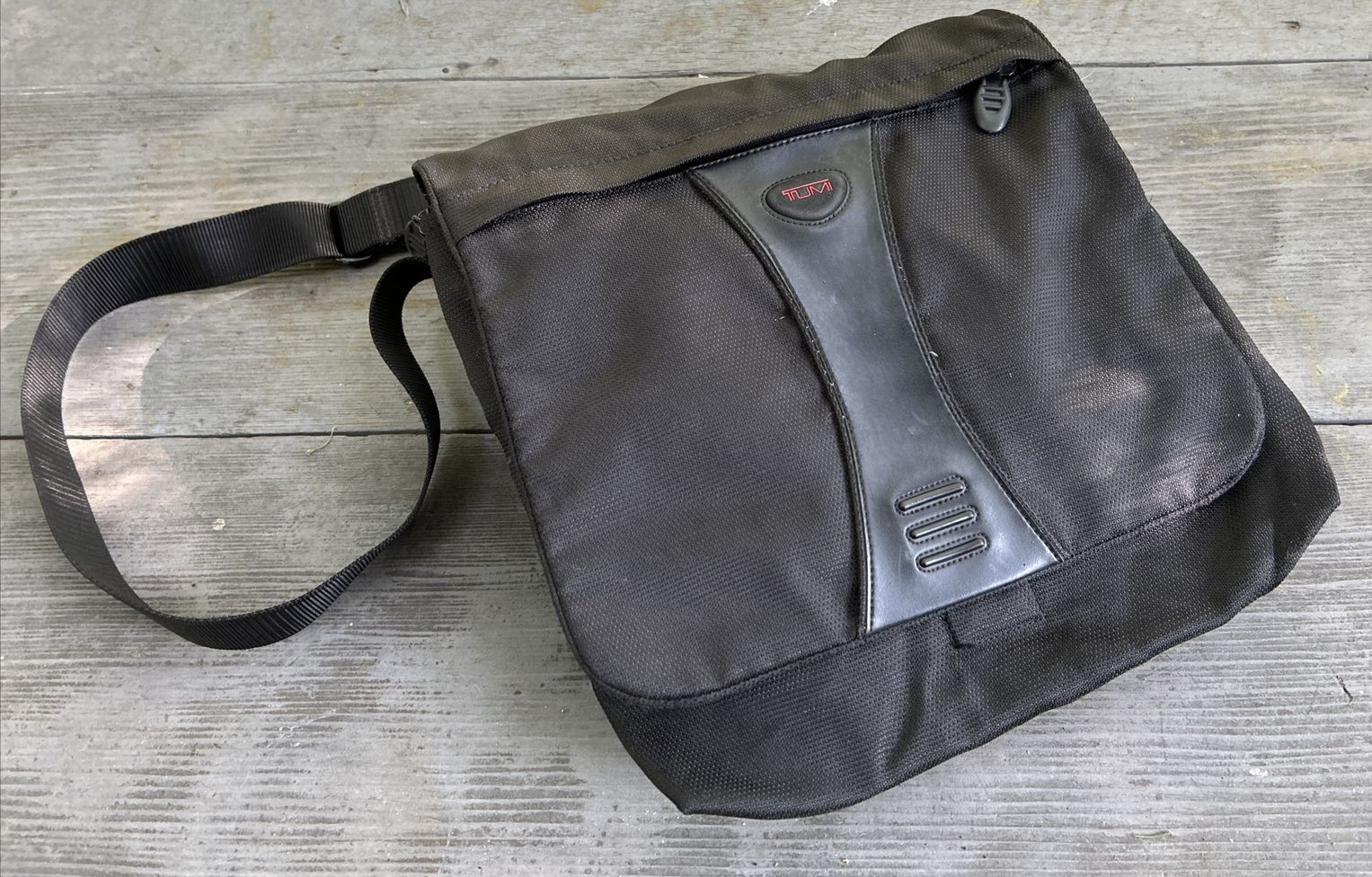 TUMI Black Laptop Fabric and leather adjustablebshoulder bag Thailand key chain