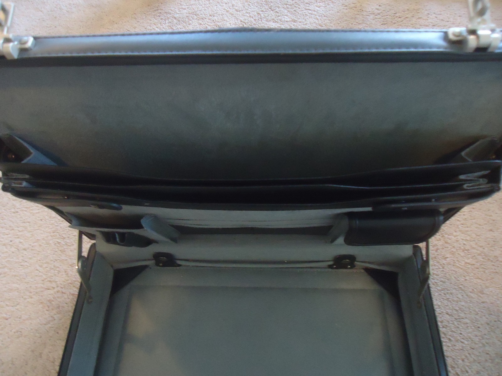 Alpine Swiss Briefcase Vintage 90″s Black 19″ x 14″ x 5″ Expandable Pockets
