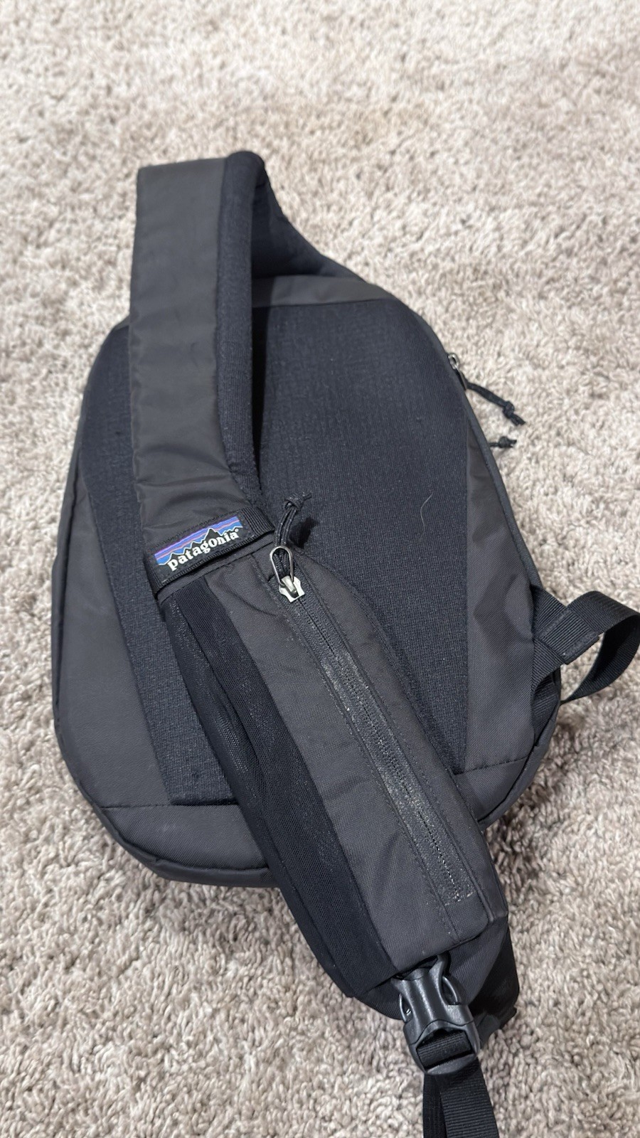 Patagonia Atom Sling Bag 8L Black Crossbody Backpack Hiking Travel Pack EUC