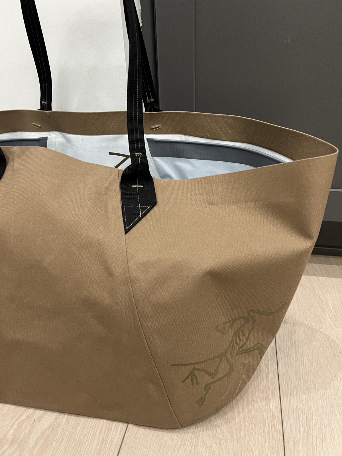 Arcteryx Carrier 45 Gear Tote Commute Traveling Heavy Duty Durable Brown