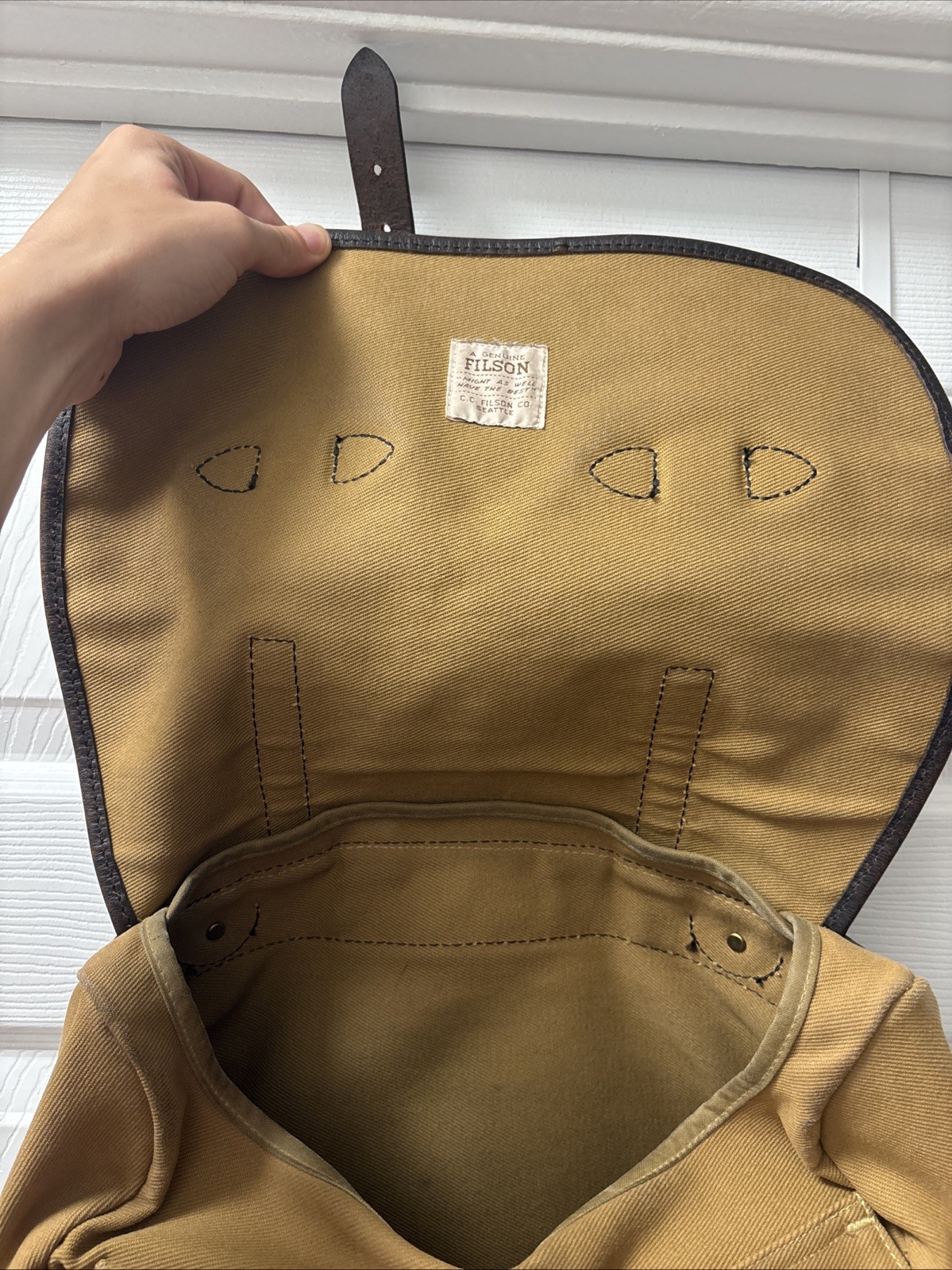 Filson Rugged Twill Field Bag | Medium – 14L | Tan