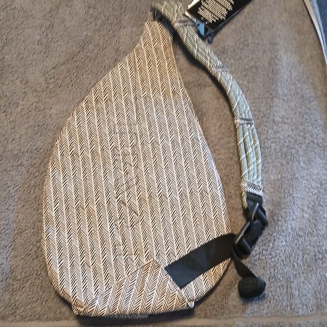 KAVU Herringbone Sling Bag Black/White Crossbody Adjustable Strap Zipper