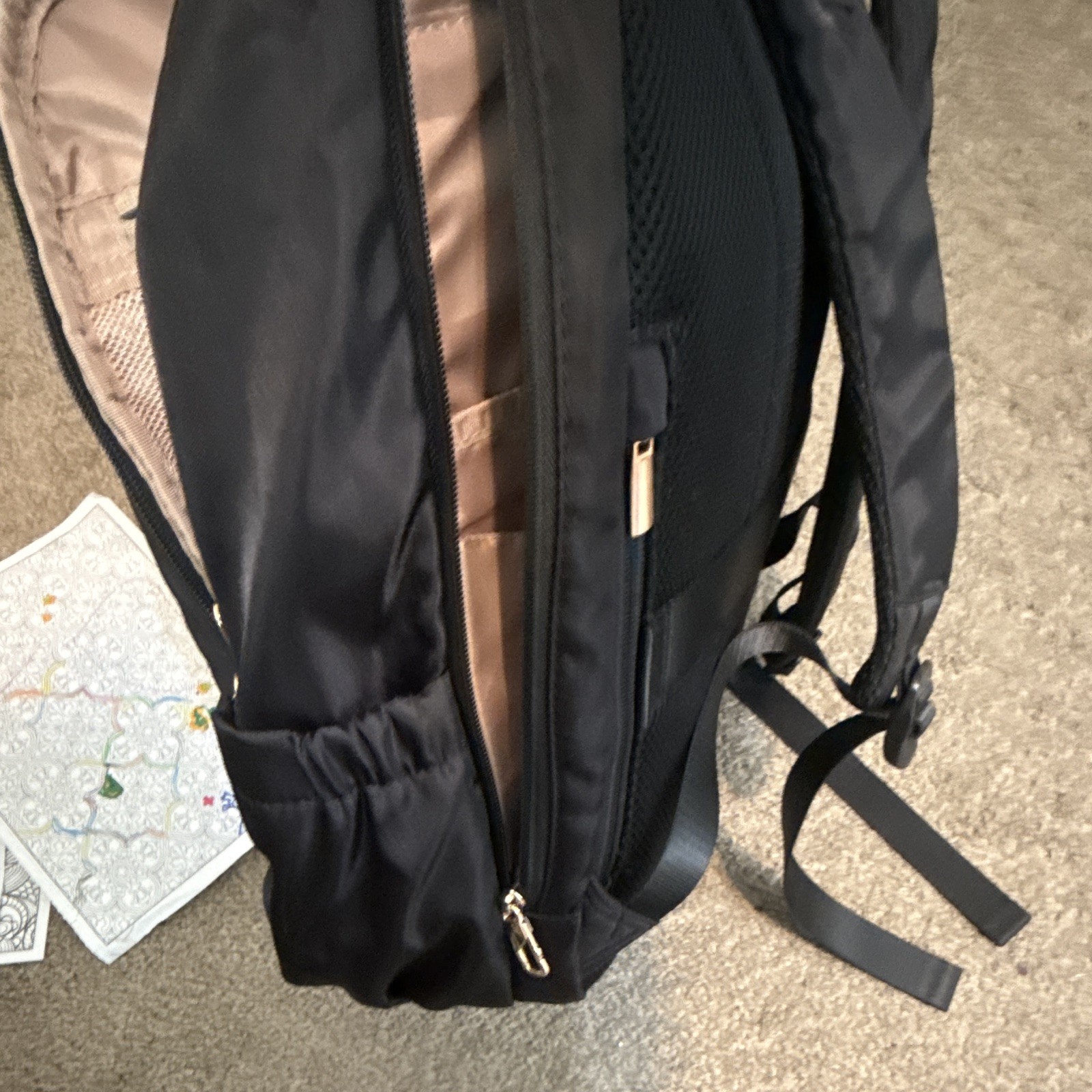 Black Medium Backpack Beige Lined Multi Zip Pockets Adjustable Shoulder Straps