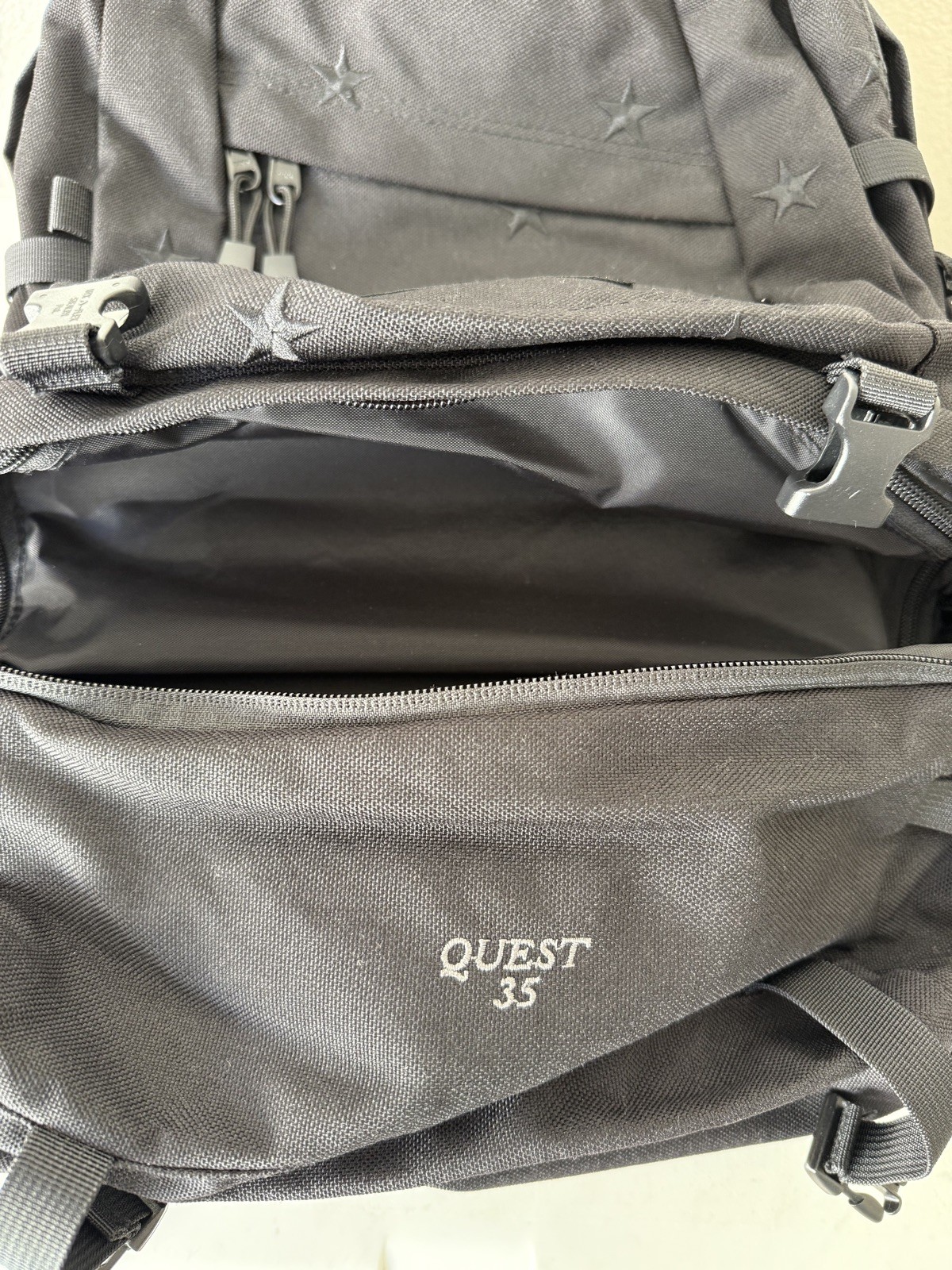 Supreme Backpack Stars Quest 35 Nylon Black. FW13 100% authentic preowned