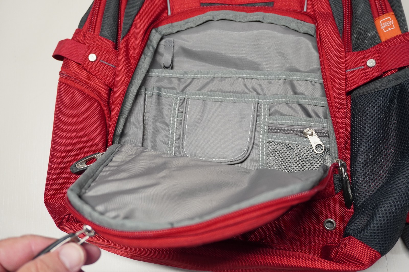 High Sierra Elite Backpack Airflow Cooled Back Suspension Strap Red Black