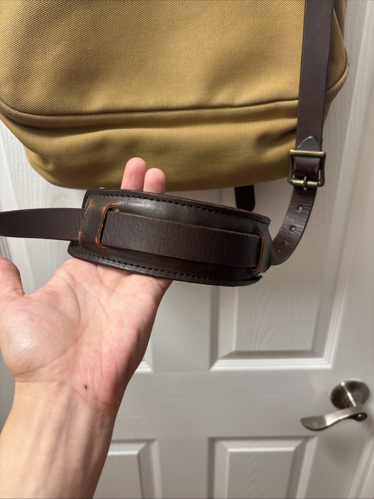 Filson Rugged Twill Field Bag | Medium – 14L | Tan
