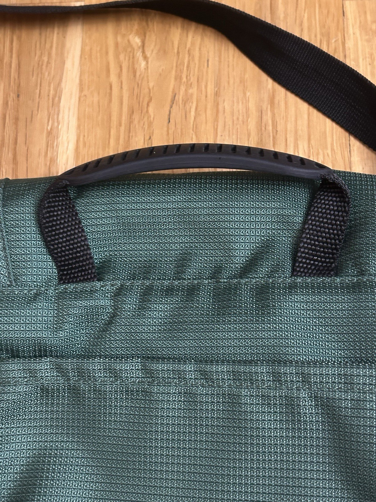 L.L.Bean Green Black Shoulder Travel Bag Adjustable Strap Clip Closure Unisex