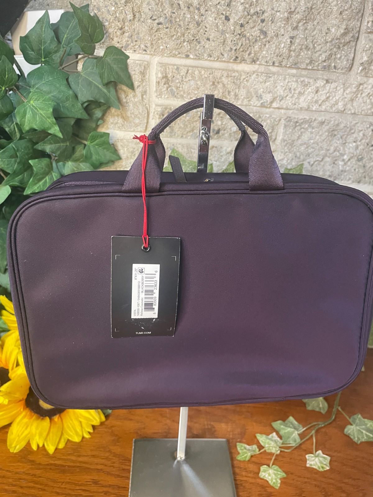 NWT TUMI MELISSA COSMETIC HANGING ZIP AROUND TRAVEL BAG MAKEUP BLACKBERRY