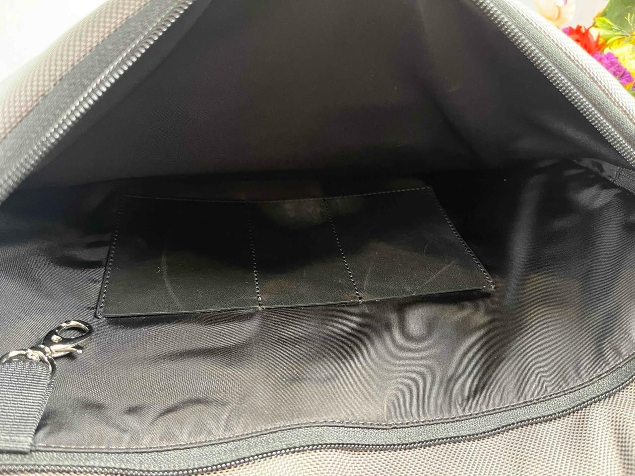 THE DAVEK New York High-impact Ballistic Nylon Carryall Messenger Bag in Grey