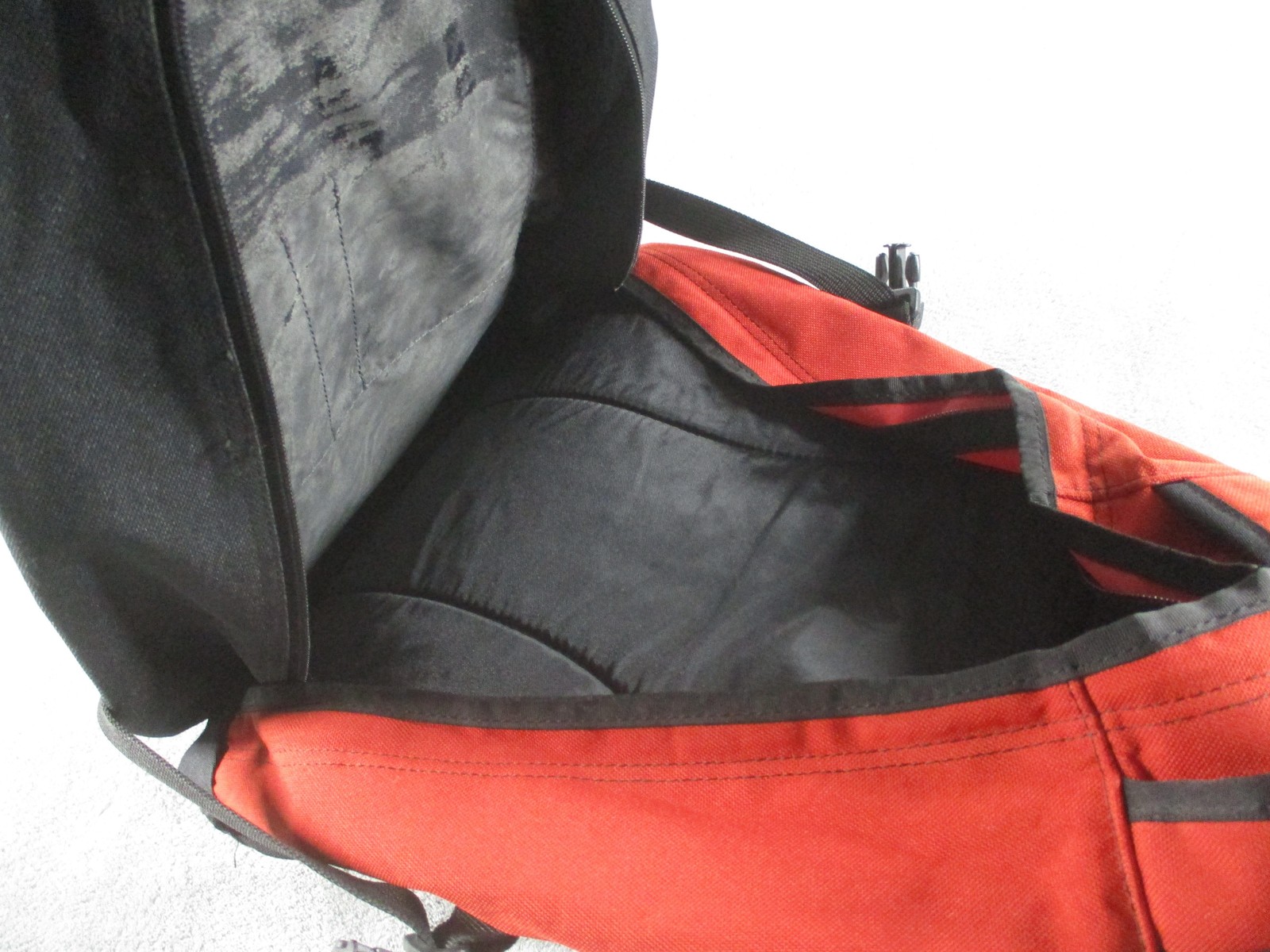 Nike Backpack Bag Mens Medium Red Black Padded Straps School Sports Bookbag