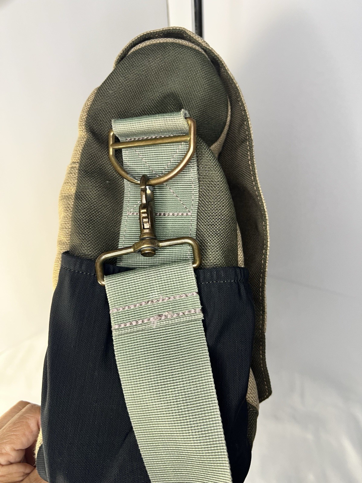 Cabela’s Messenger Bag – Beige Green Black Buckle Zip Men’s Adjustable Strap