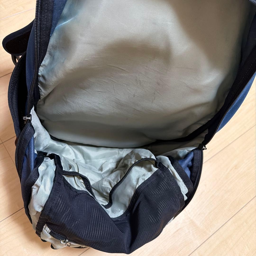 Patagonia Navy Backpack 32L Mesh Panel Travel Daypack Excellent Condition