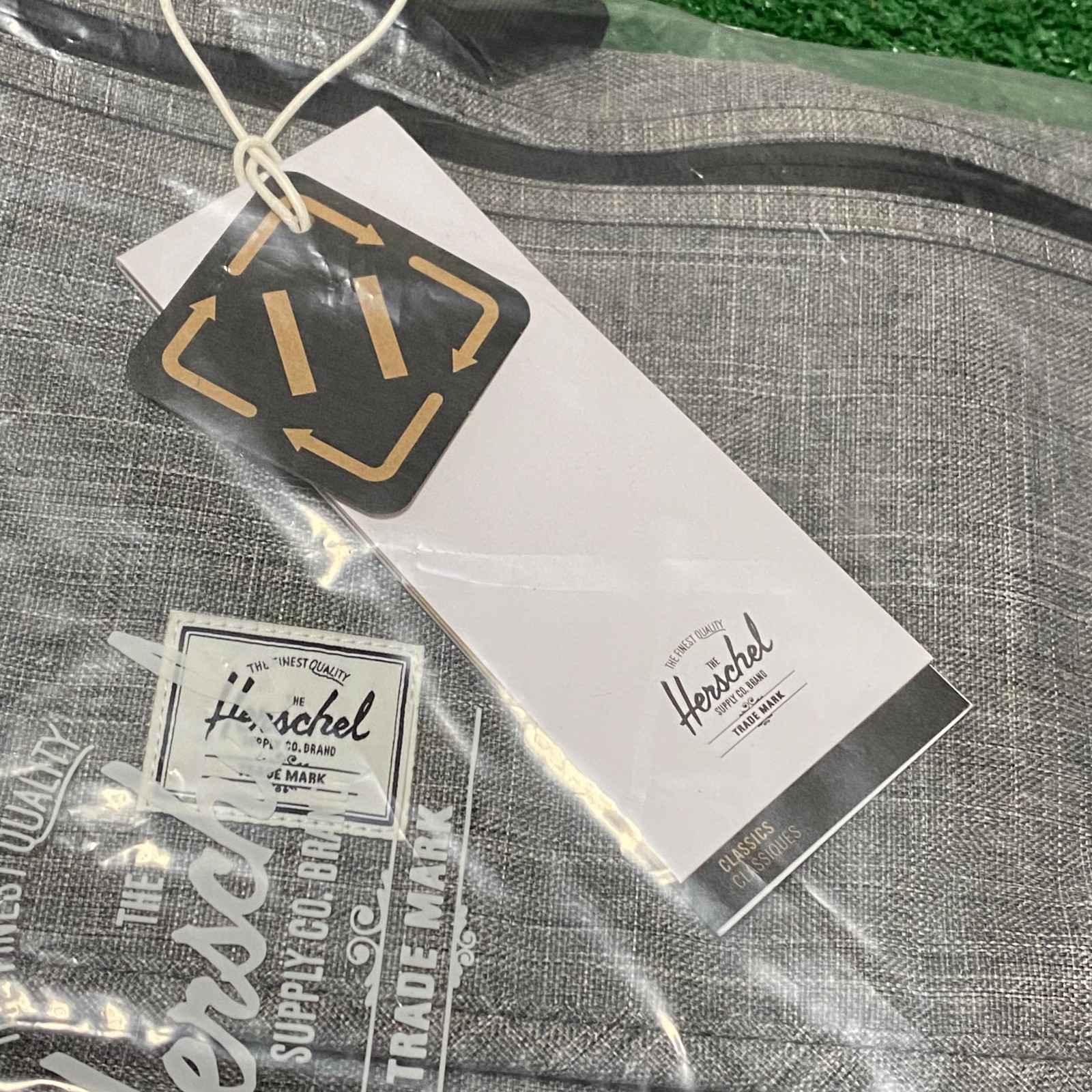 Herschel Gray Messenger Bag Adjustable Strap Buckle Zip Outer Pockets Brand New!