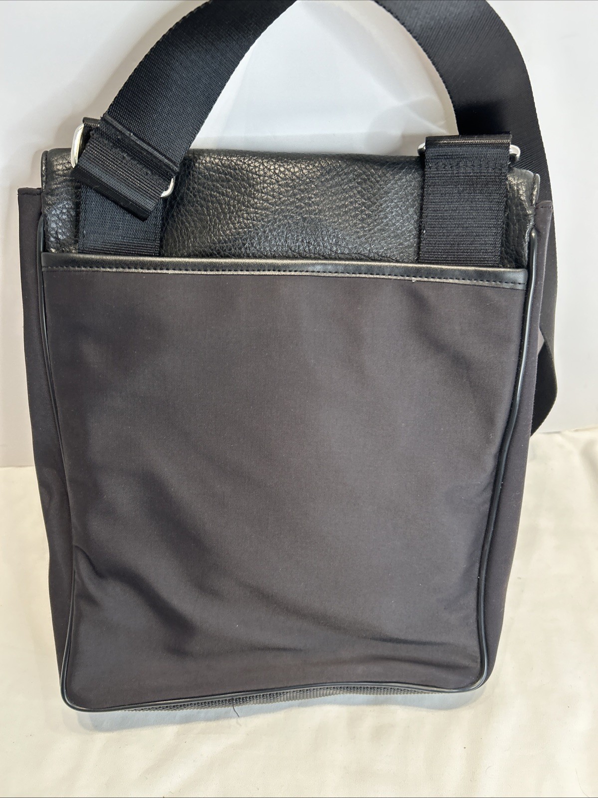 Calvin Klein Black Messenger Bag Adjustable Strap Inner Pockets Men