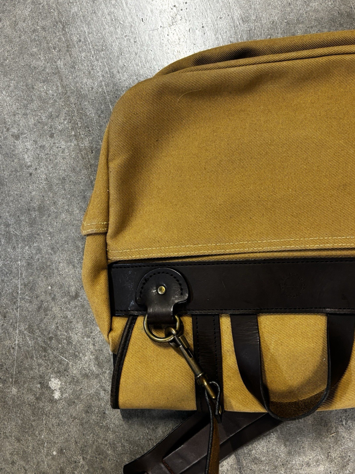 FILSON Medium Field Bag Tan Shoulder Messenger Canvas USA Vintage Embroidered