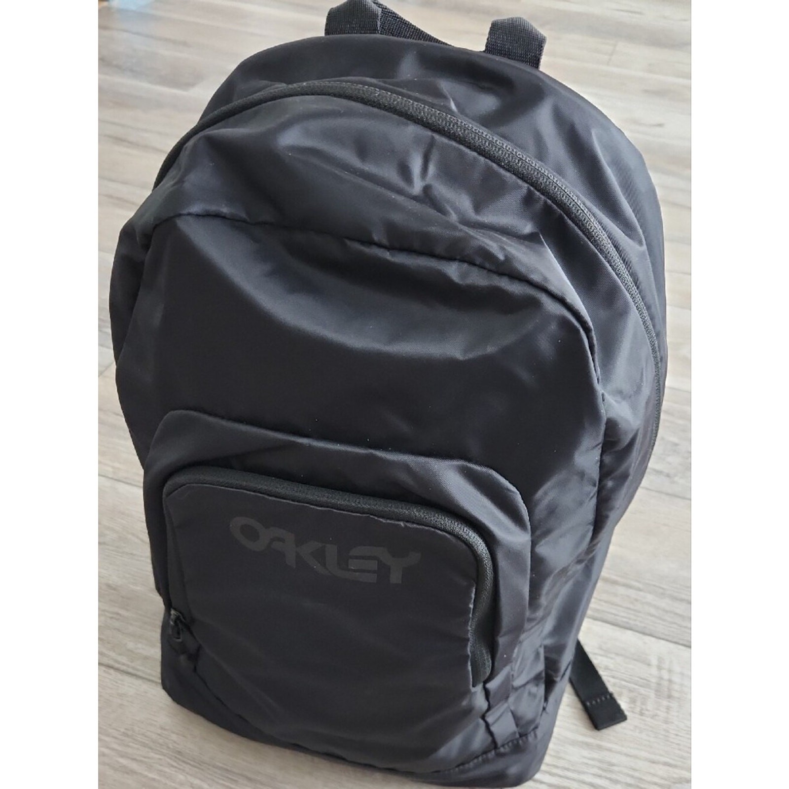 Oakley NWT Black Apparelist Backpack with Front Pocket