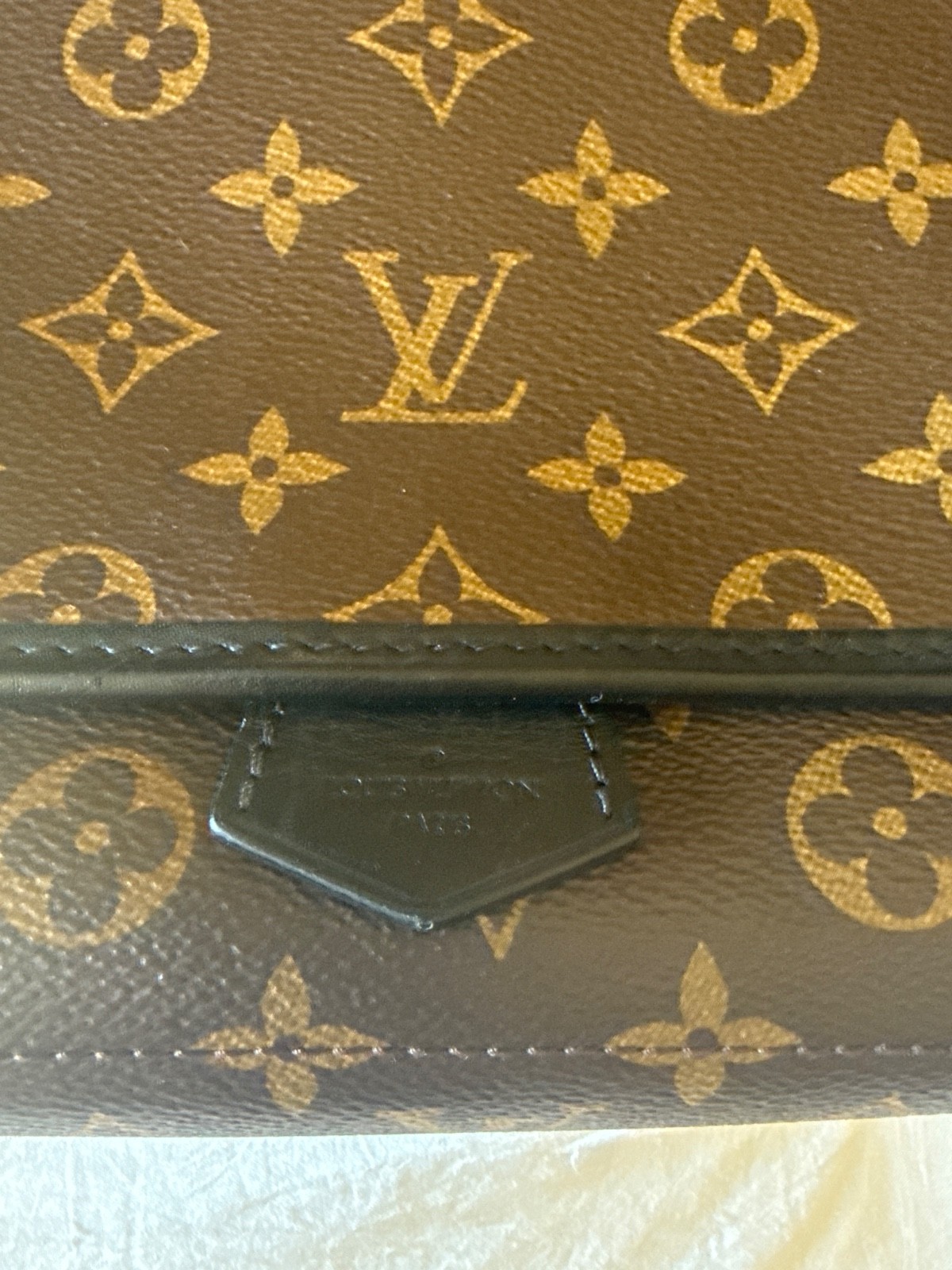 RDC15333 LOUIS VUITTON Brown Monogram Macassar Magnetic Messenger Bag