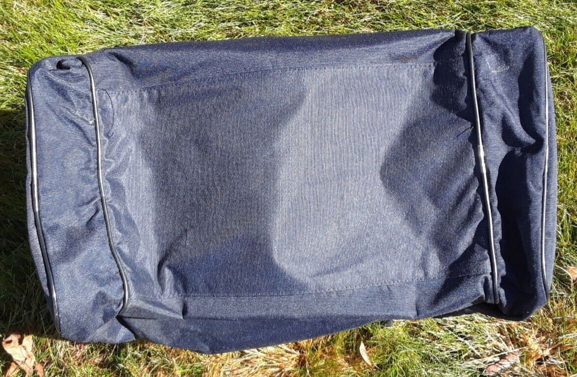 Trailmaker Equipment Duffle Bag Blue/Green 2 Pockets 19x11x10” Gym Bag Pre-owned