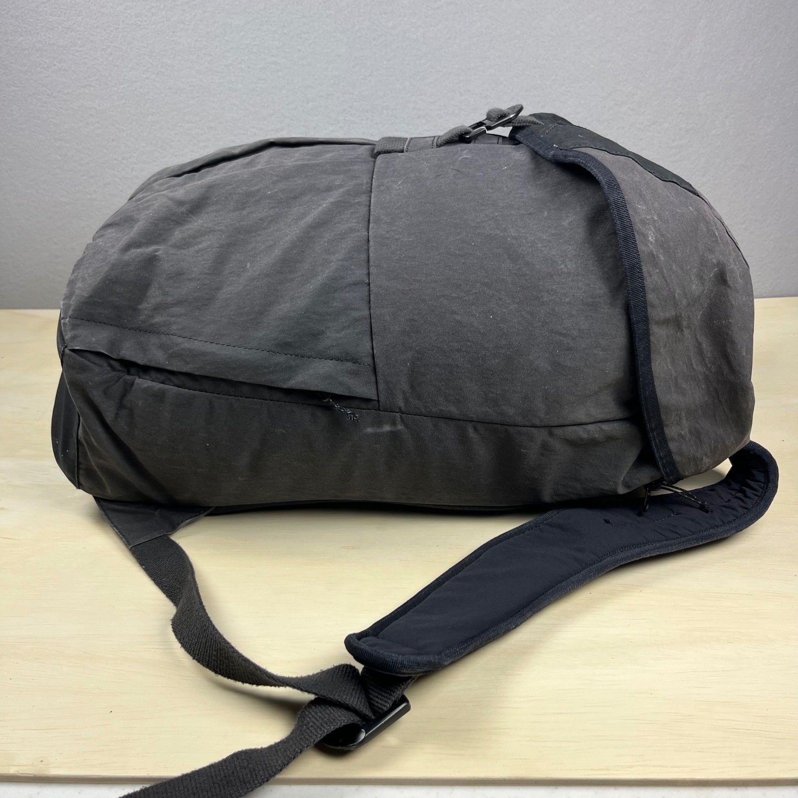 Kuhl Eskape 25L Backpack Charcoal Waxed Canvas Laptop Bag Outdoor Rucksack