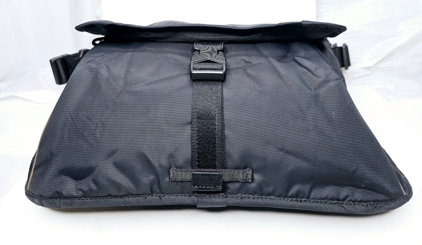 Nike Sportswear Essentials Messenger Bag 15L Black Ironstone DJ9792-010 Clean