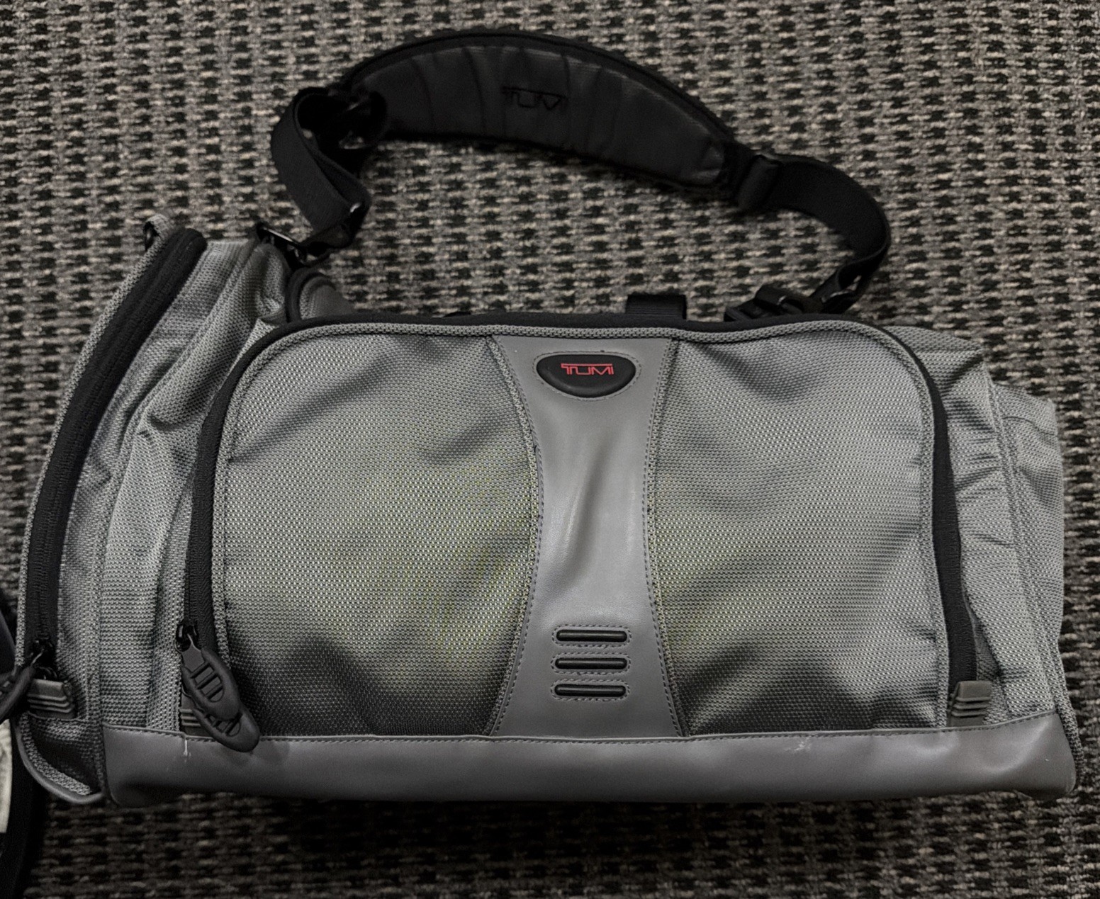 TUMI Boston 2Way Ballistic Nylon Duffle Bag Carry On Gray 525PW Strap Travel
