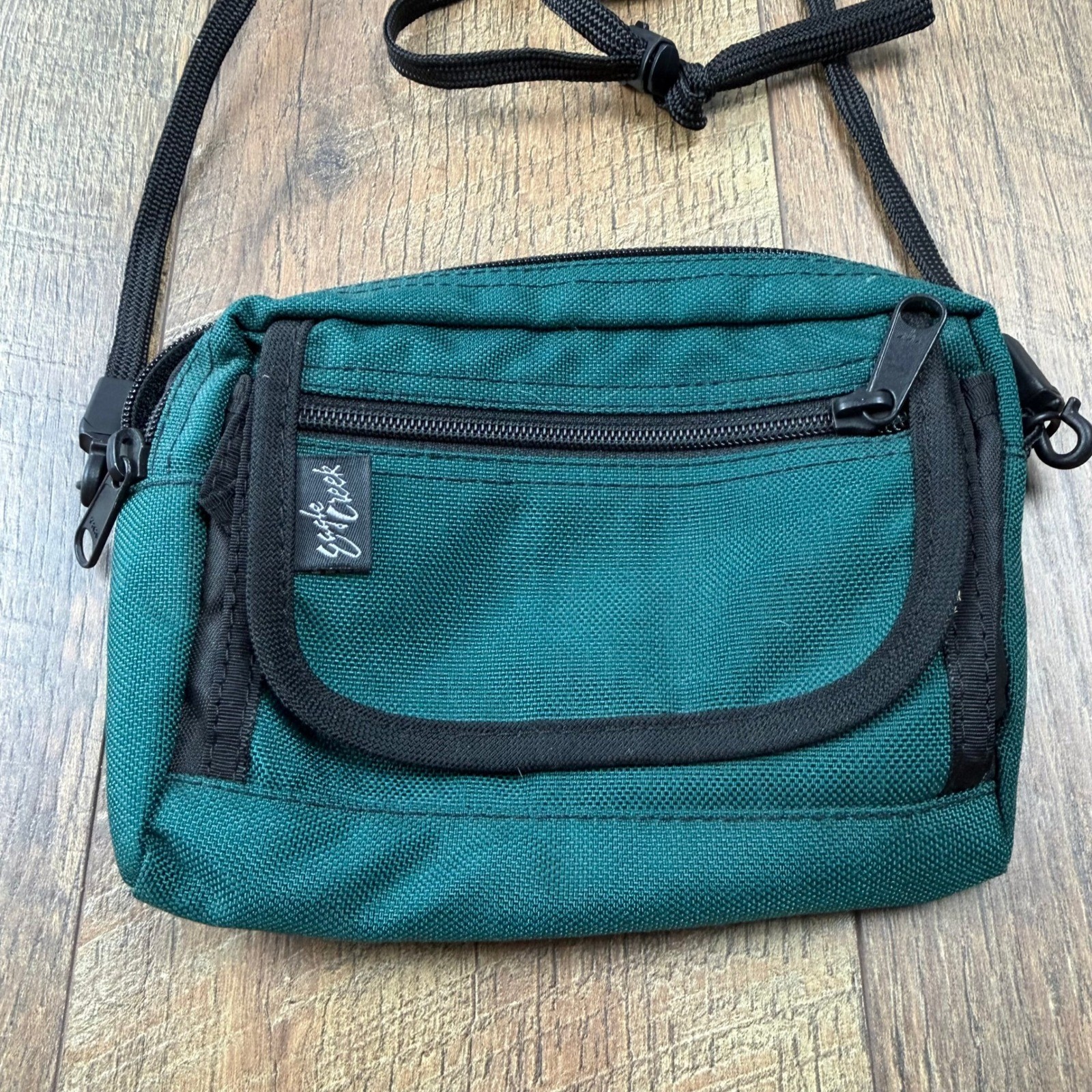 Eagle Creek Teal Green Nylon Crossbody Bag Multi Pocket Travel Organizer