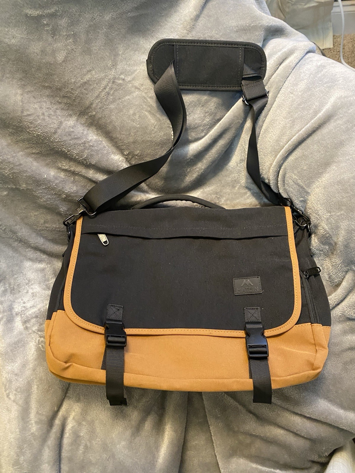 MATEIN Messenger Bag, Briefcases Lightweight Waterproof Laptop Bag 15.6 Inch,