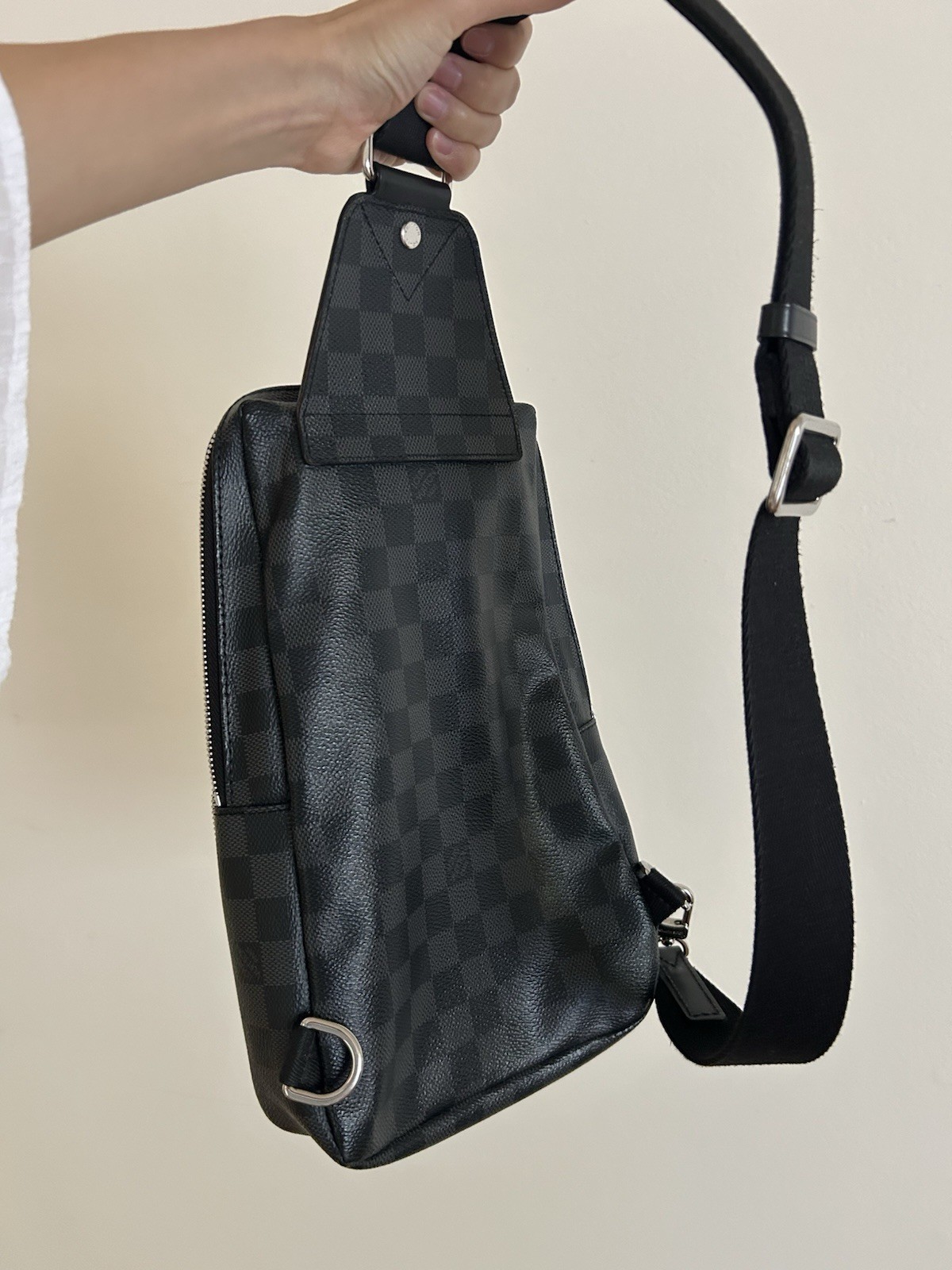 Louis Vuitton Avenue Sling Bag Damier Graphite Canvas Black/Gray – Made in Spain