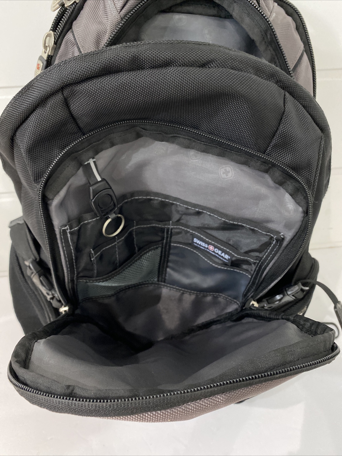 Swiss Gear Multi – Pocket Airflow Cushioned Backpack Black/Gray Travel School